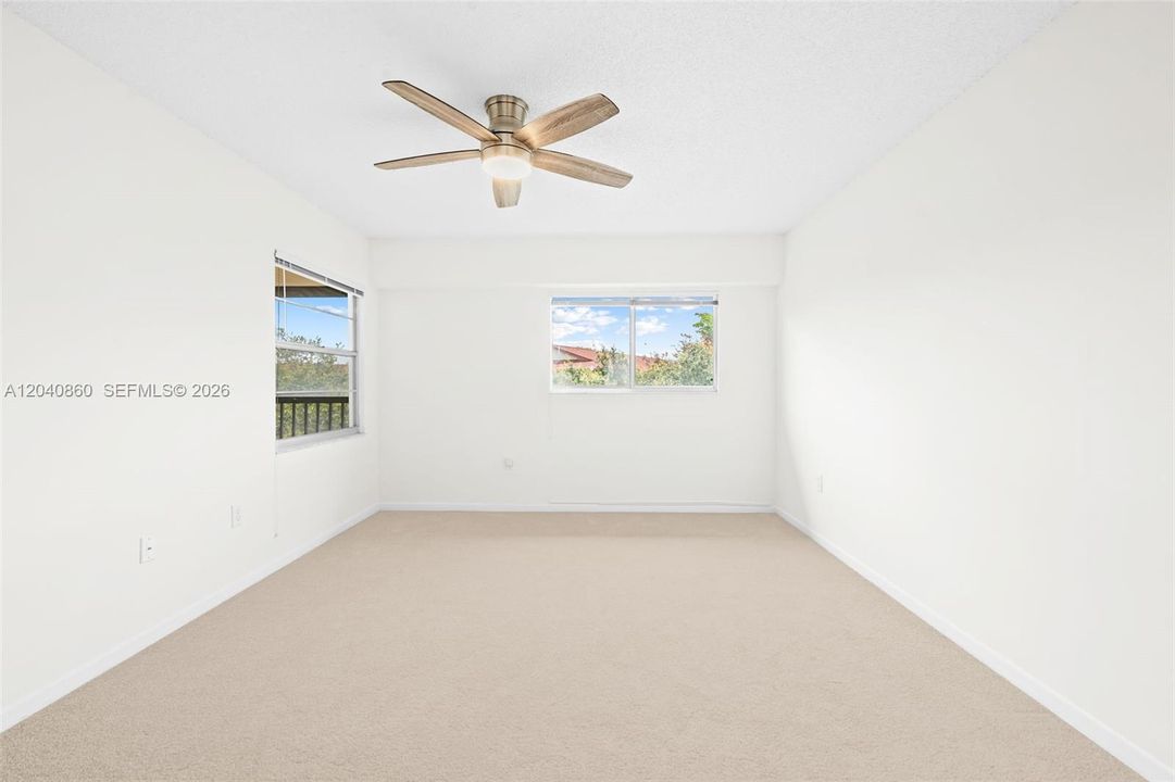 Primary bedroom with en suite bath & walk in closet with custom cabinerty.