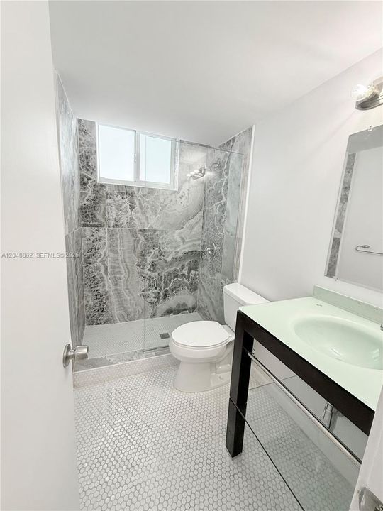 For Rent: $2,400 (1 beds, 1 baths, 650 Square Feet)