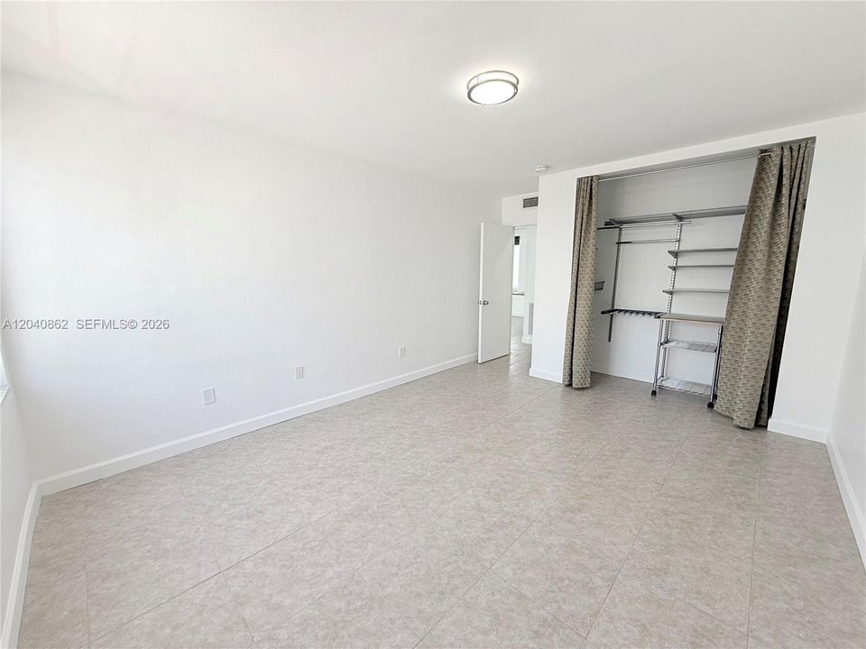 For Rent: $2,400 (1 beds, 1 baths, 650 Square Feet)