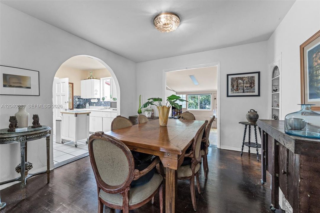 For Sale: $799,000 (2 beds, 1 baths, 1773 Square Feet)