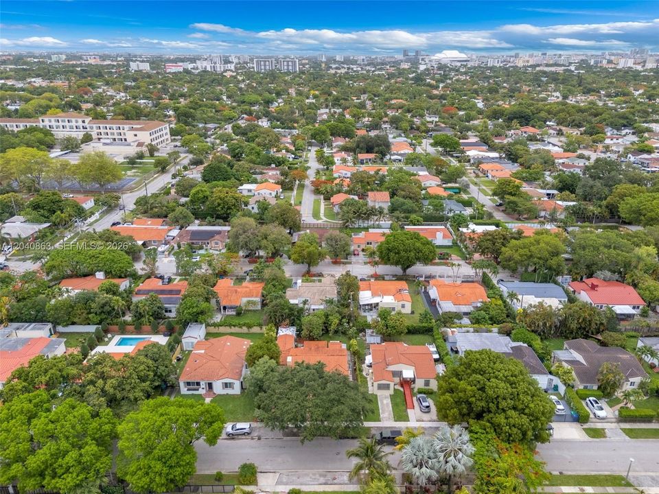 For Sale: $799,000 (2 beds, 1 baths, 1773 Square Feet)