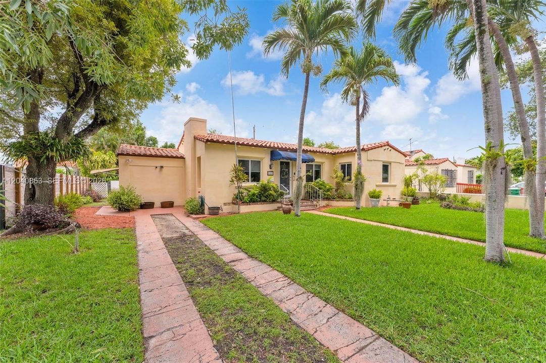 For Sale: $799,000 (2 beds, 1 baths, 1773 Square Feet)