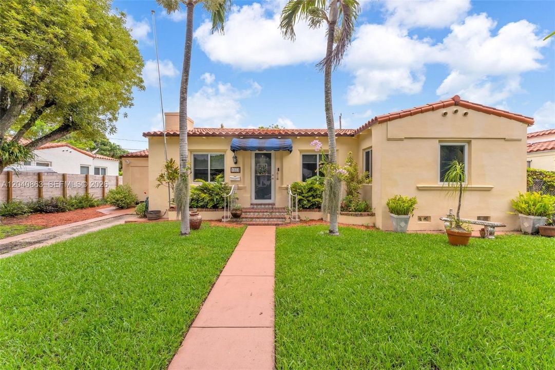 For Sale: $799,000 (2 beds, 1 baths, 1773 Square Feet)