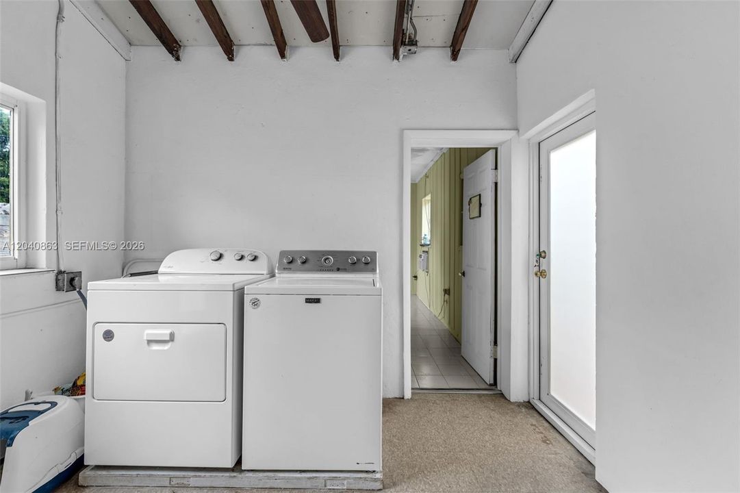 For Sale: $799,000 (2 beds, 1 baths, 1773 Square Feet)