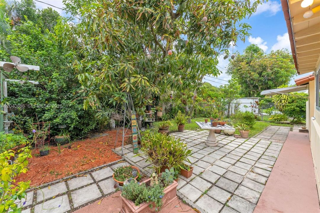 For Sale: $799,000 (2 beds, 1 baths, 1773 Square Feet)