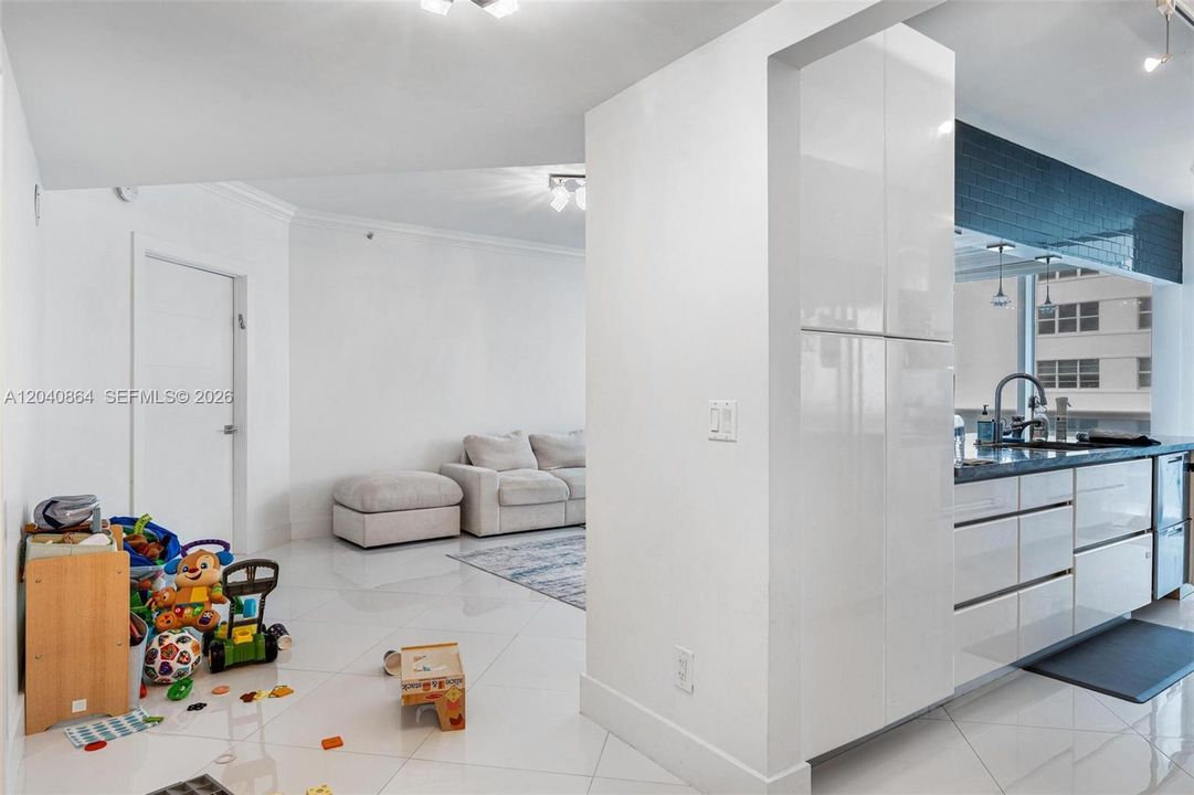 For Sale: $1,599,999 (3 beds, 3 baths, 1650 Square Feet)
