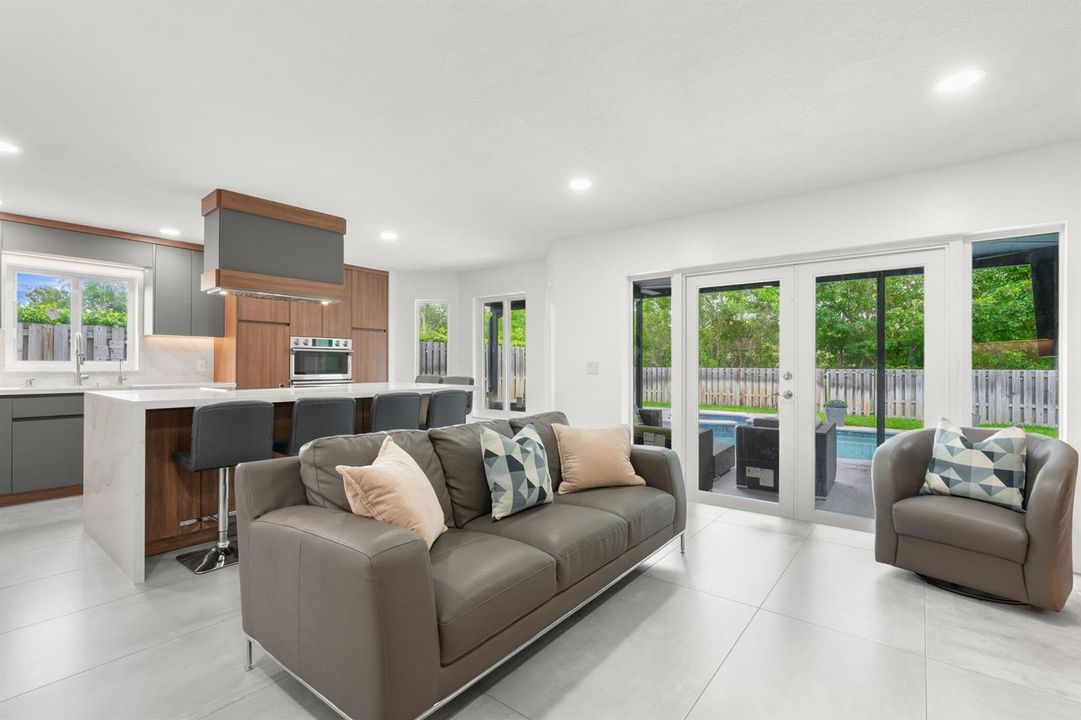 23-web-or-mls-52 Gables Blvd Weston, FL-
