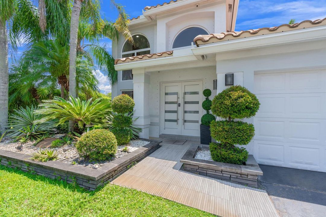 5-web-or-mls-52 Gables Blvd Weston, FL-1