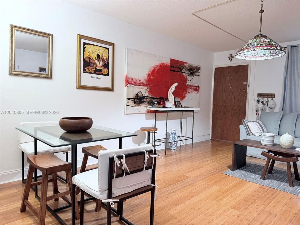 En Venta: $315,000 (1 camas, 1 baños, 810 Pies cuadrados)