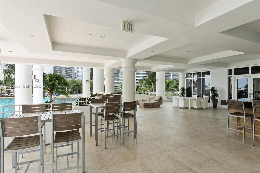 For Rent: $3,750 (1 beds, 1 baths, 878 Square Feet)