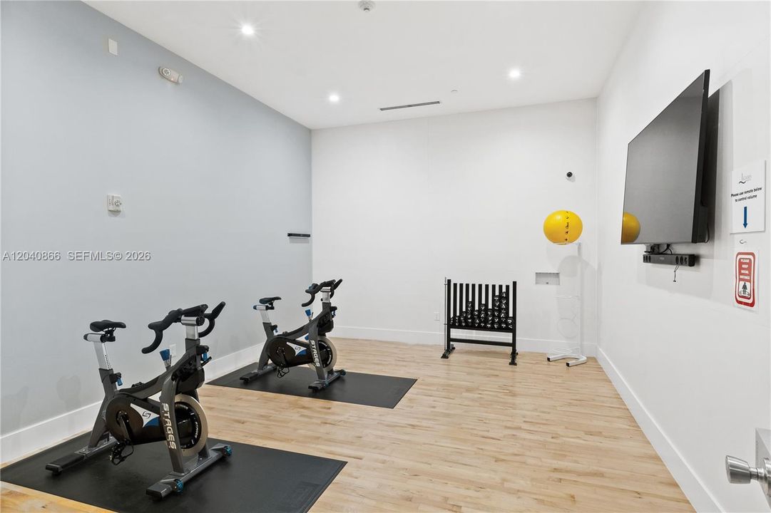 For Rent: $3,750 (1 beds, 1 baths, 878 Square Feet)