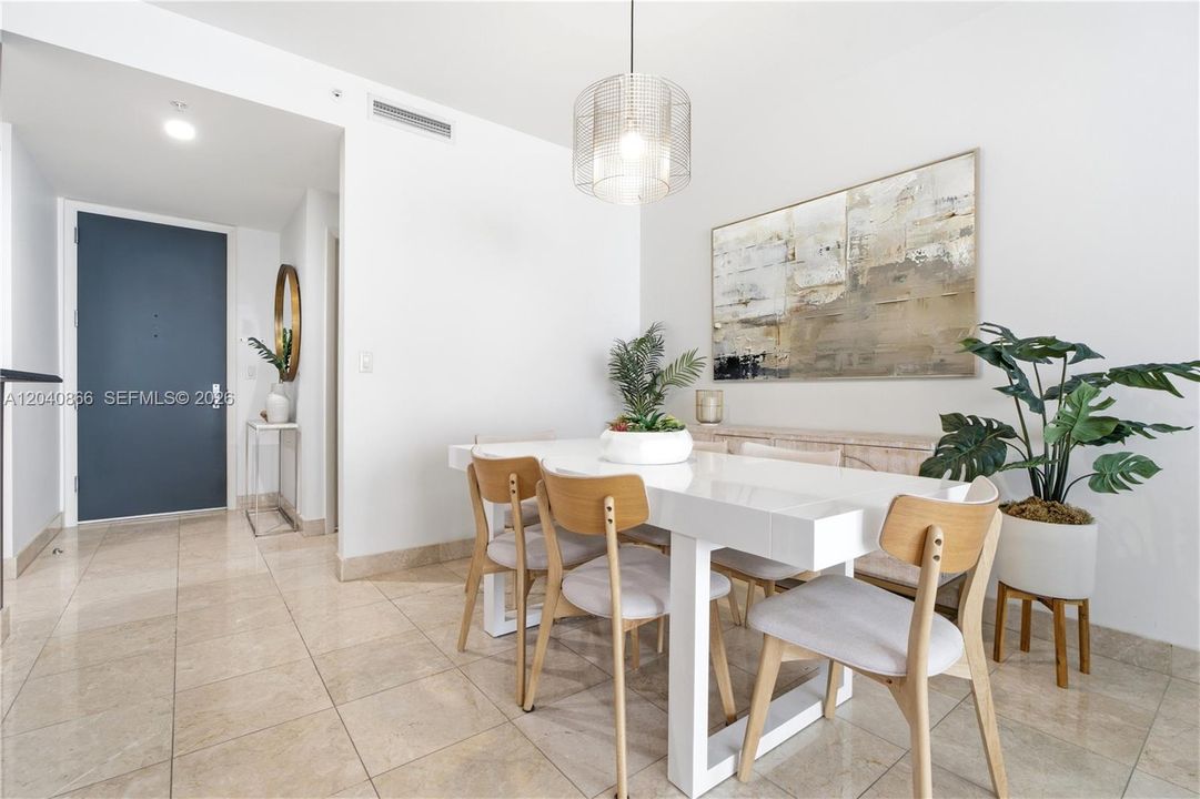 For Rent: $3,750 (1 beds, 1 baths, 878 Square Feet)
