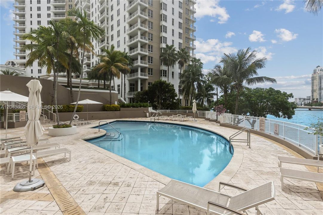For Rent: $3,750 (1 beds, 1 baths, 878 Square Feet)
