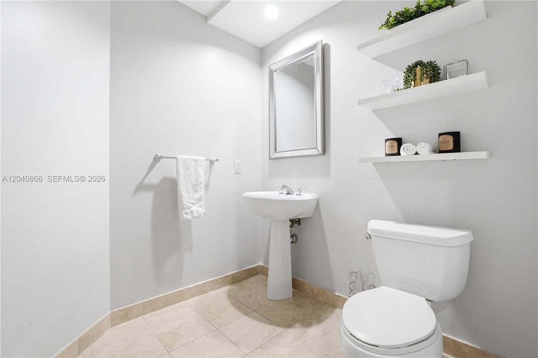 For Rent: $3,750 (1 beds, 1 baths, 878 Square Feet)