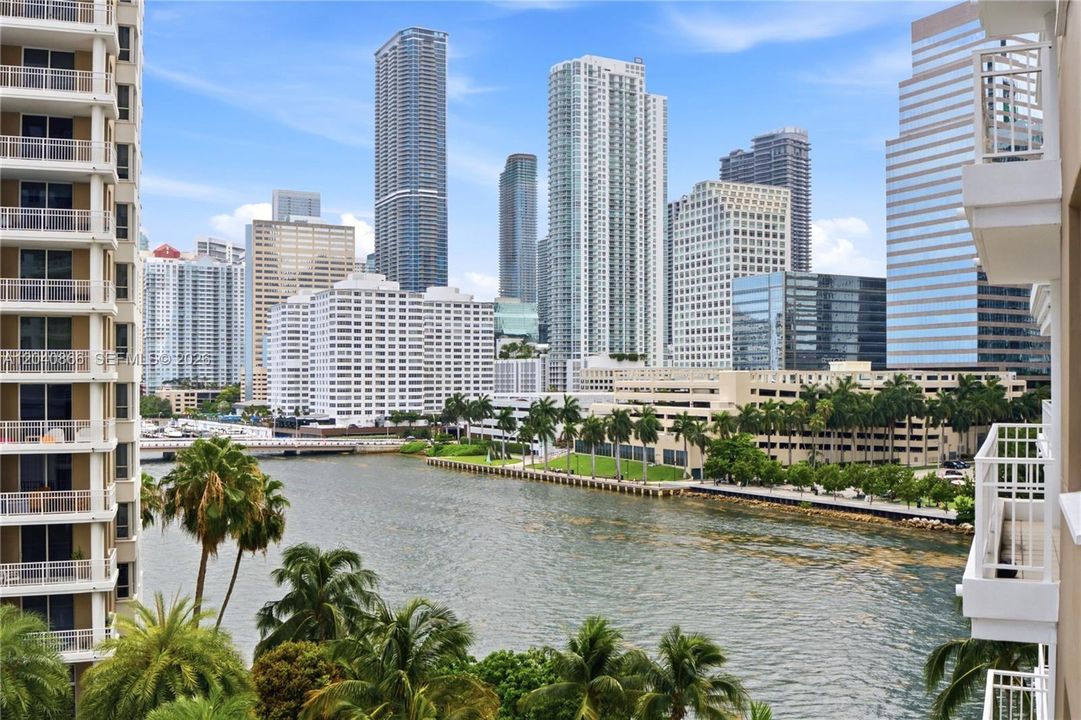 For Rent: $3,750 (1 beds, 1 baths, 878 Square Feet)