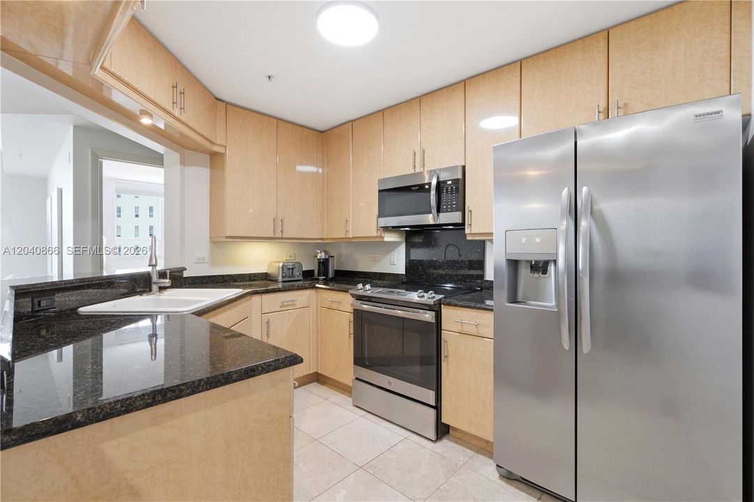 For Rent: $3,750 (1 beds, 1 baths, 878 Square Feet)