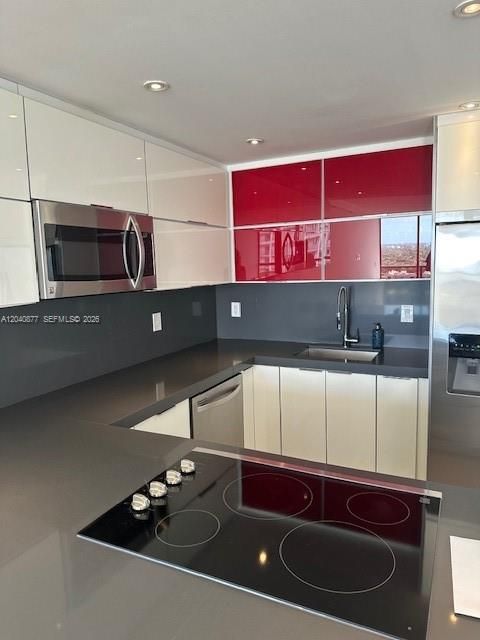 For Rent: $3,300 (2 beds, 2 baths, 990 Square Feet)