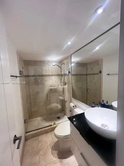 For Rent: $3,300 (2 beds, 2 baths, 990 Square Feet)