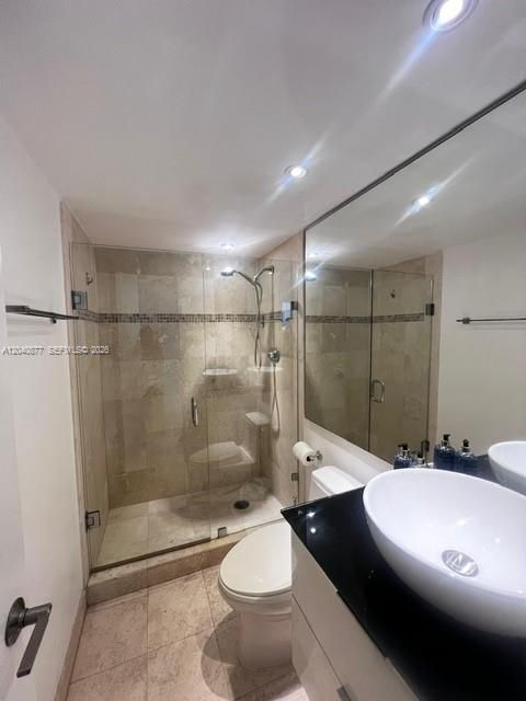 For Rent: $3,300 (2 beds, 2 baths, 990 Square Feet)