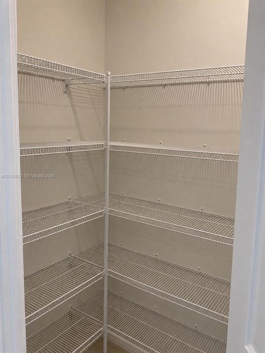 В аренду: $2,700 (5 спален, 2 ванн, 2724 Квадратных фут)
