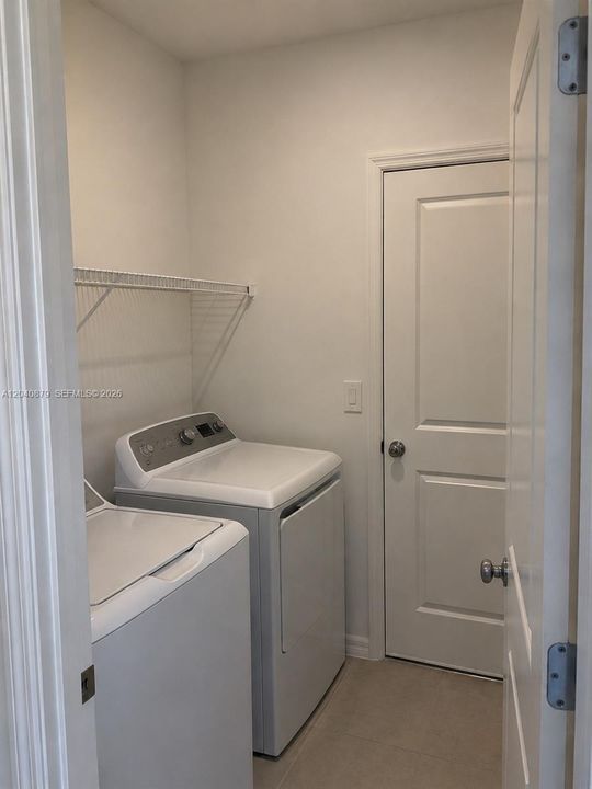 В аренду: $2,700 (5 спален, 2 ванн, 2724 Квадратных фут)