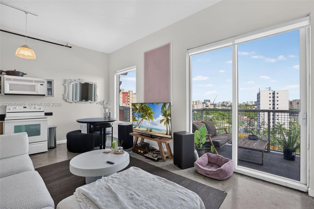 For Rent: $2,450 (1 beds, 1 baths, 646 Square Feet)