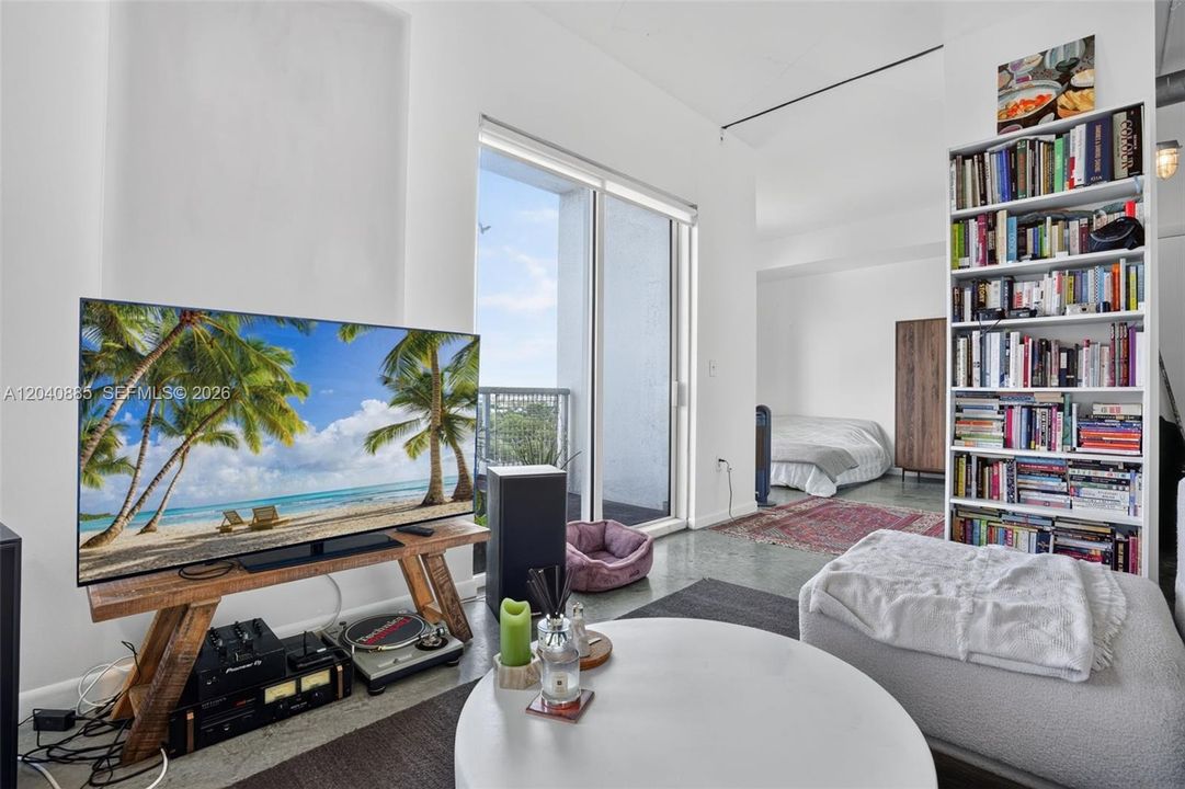 For Rent: $2,450 (1 beds, 1 baths, 646 Square Feet)