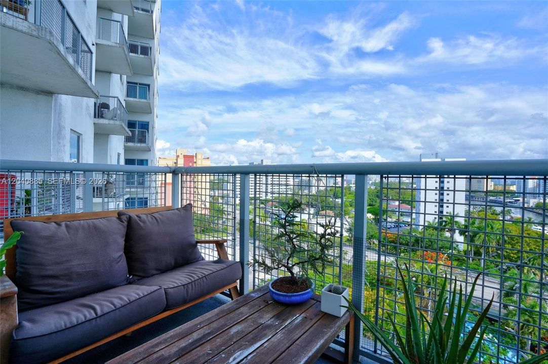 For Rent: $2,450 (1 beds, 1 baths, 646 Square Feet)