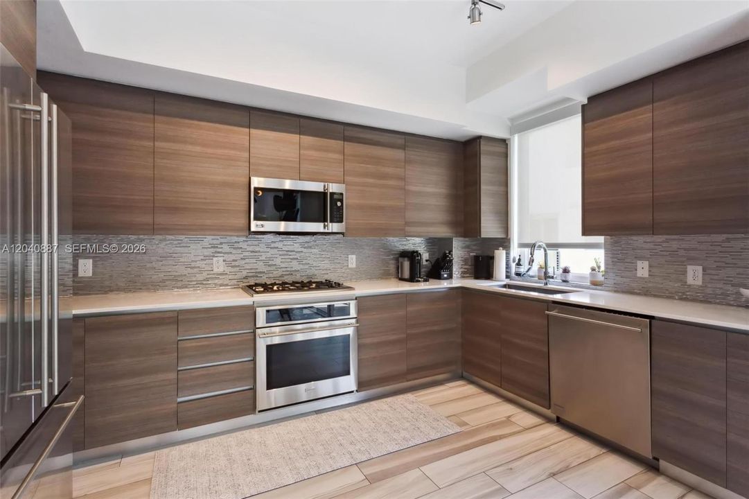 En Renta: $9,800 (3 camas, 3 baños, 2454 Pies cuadrados)