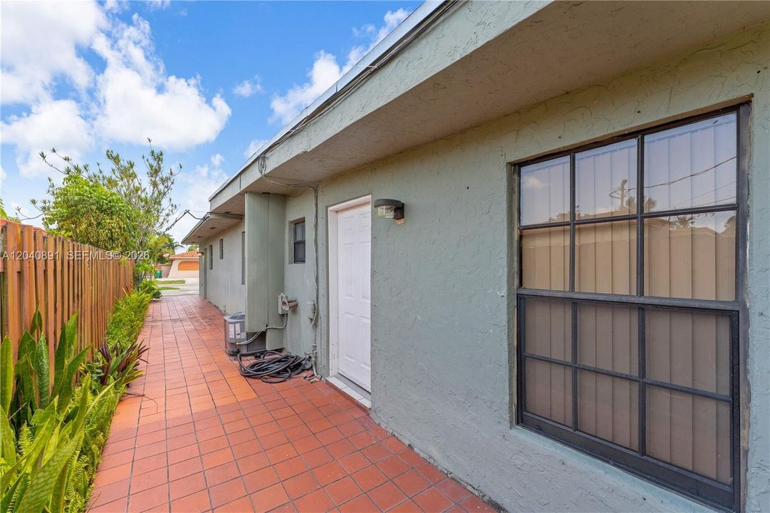 For Sale: $850,000 (4 beds, 4 baths, 2388 Square Feet)
