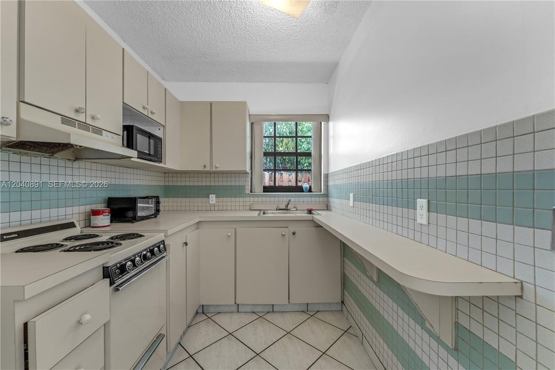 For Sale: $850,000 (4 beds, 4 baths, 2388 Square Feet)