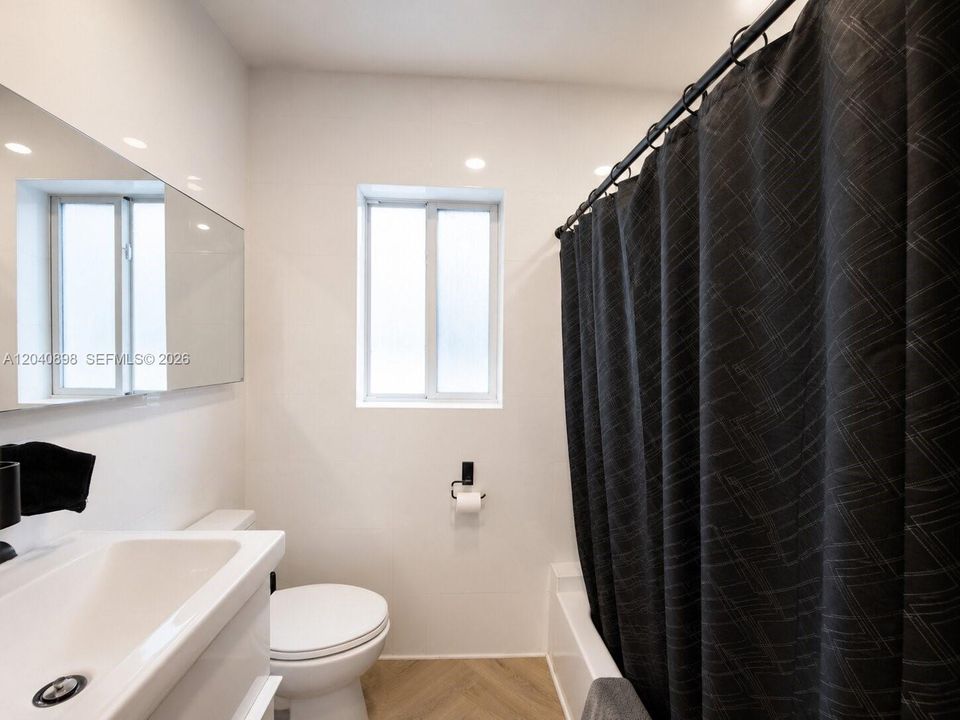 For Rent: $4,000 (3 beds, 1 baths, 1344 Square Feet)