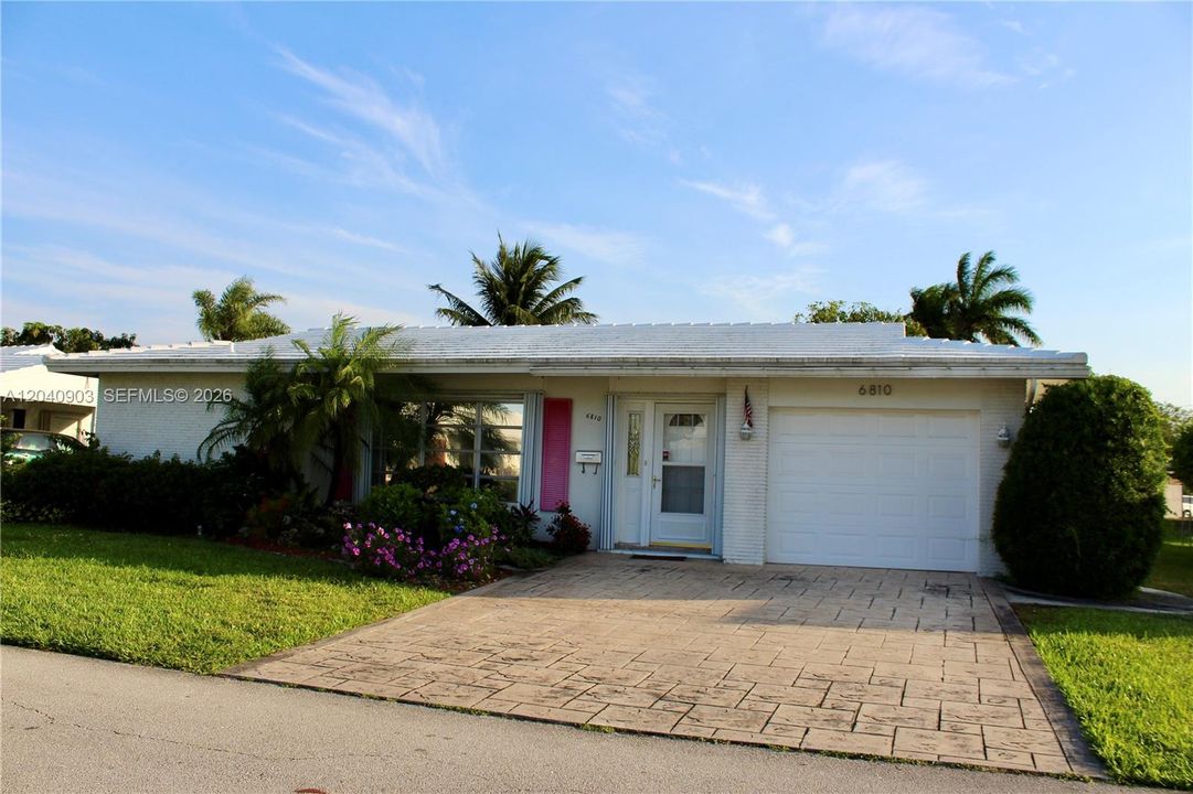 For Rent: $2,600 (2 beds, 2 baths, 1682 Square Feet)