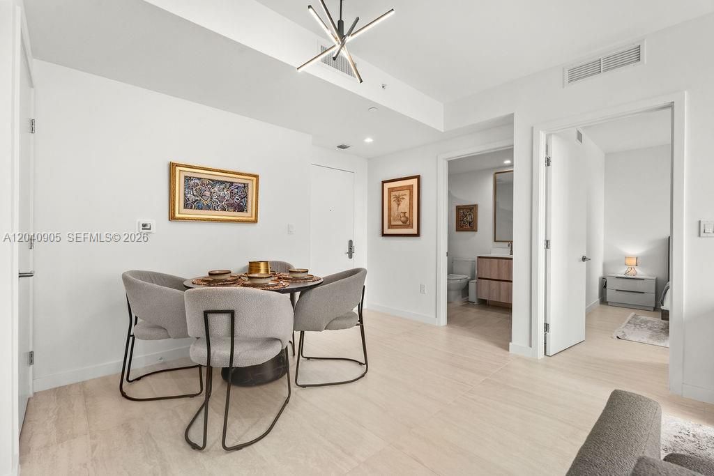 В аренду: $4,100 (1 спален, 1 ванн, 0 Квадратных фут)