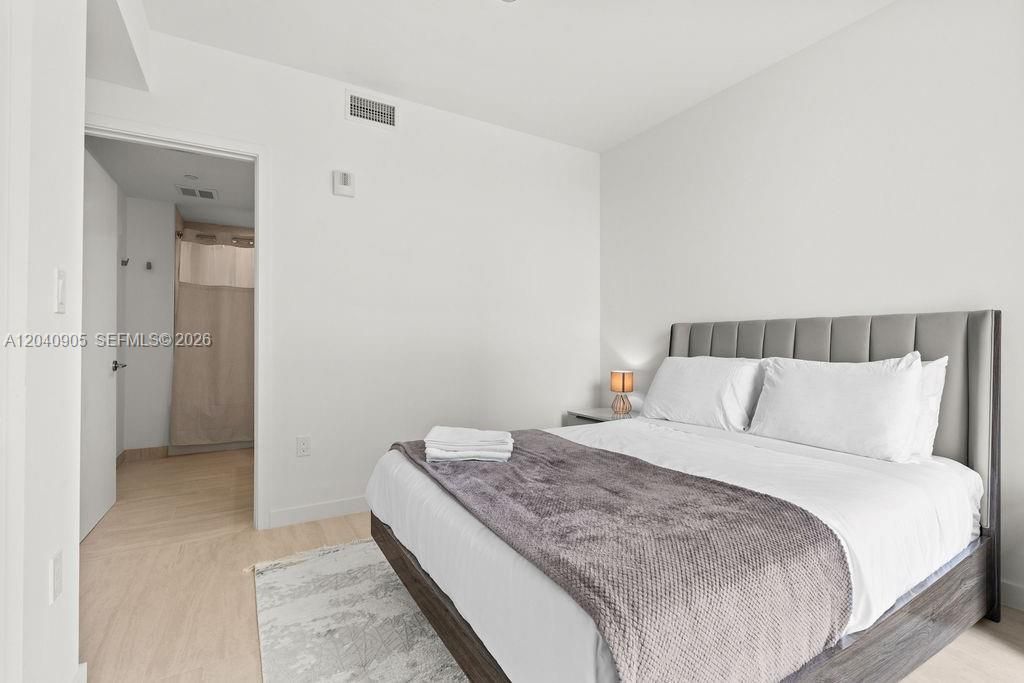 В аренду: $4,100 (1 спален, 1 ванн, 0 Квадратных фут)