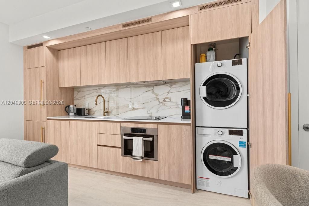 В аренду: $4,100 (1 спален, 1 ванн, 0 Квадратных фут)