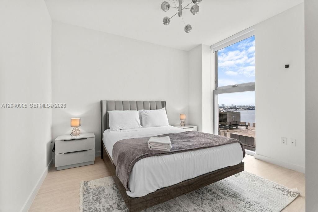 В аренду: $4,100 (1 спален, 1 ванн, 0 Квадратных фут)