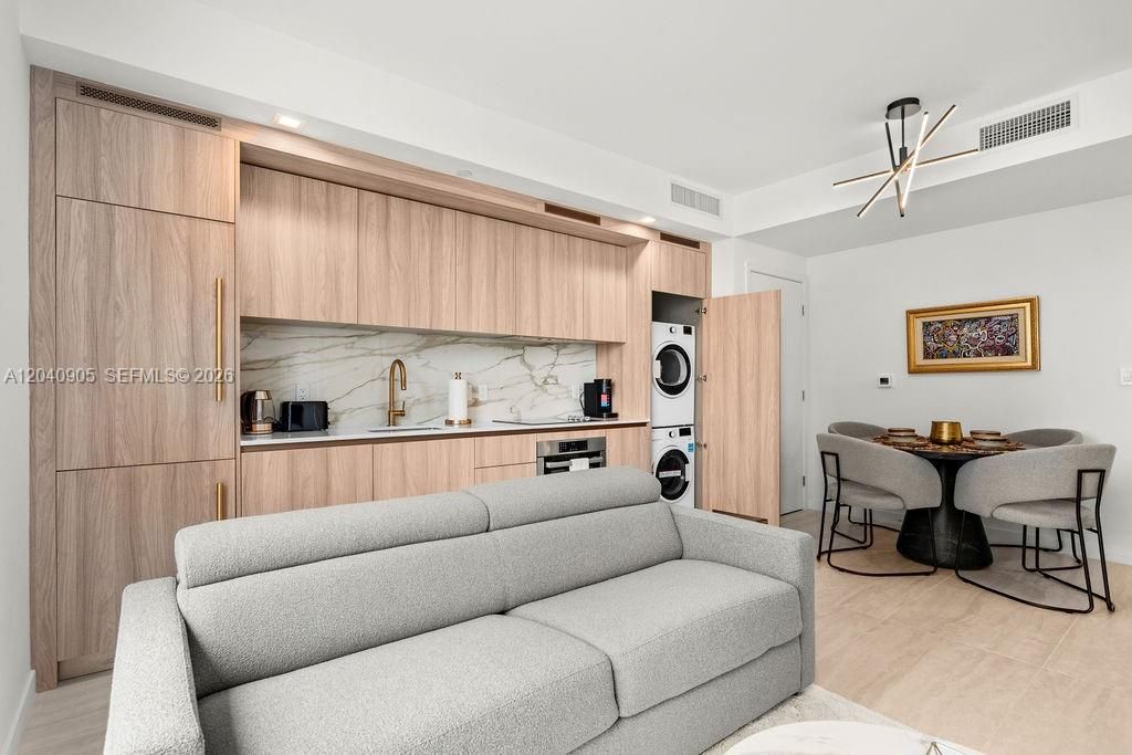 В аренду: $4,100 (1 спален, 1 ванн, 0 Квадратных фут)
