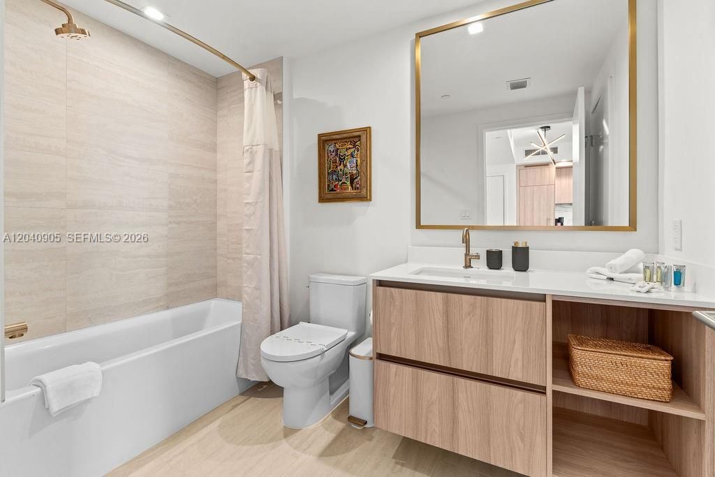В аренду: $4,100 (1 спален, 1 ванн, 0 Квадратных фут)
