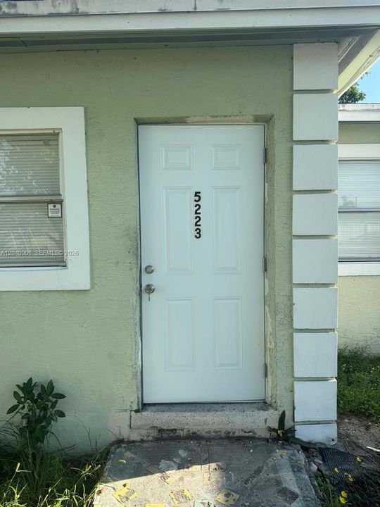 For Rent: $1,800 (2 beds, 1 baths, 746 Square Feet)