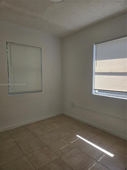 For Rent: $1,800 (2 beds, 1 baths, 746 Square Feet)