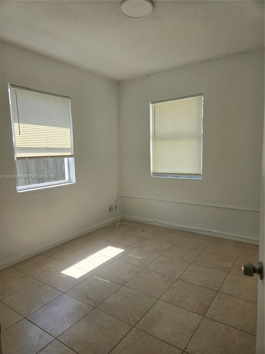 For Rent: $1,800 (2 beds, 1 baths, 746 Square Feet)