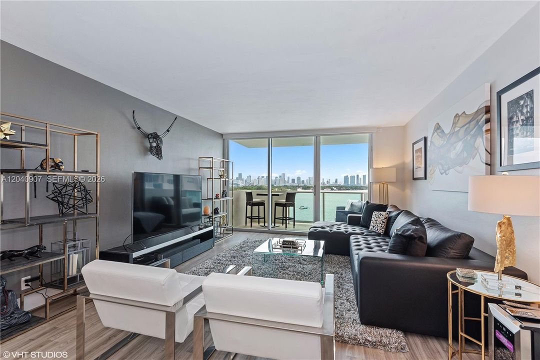 For Rent: $4,000 (1 beds, 1 baths, 837 Square Feet)