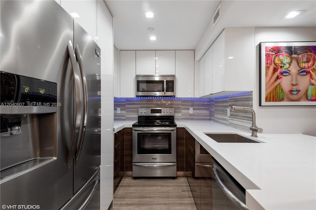 For Rent: $4,000 (1 beds, 1 baths, 837 Square Feet)