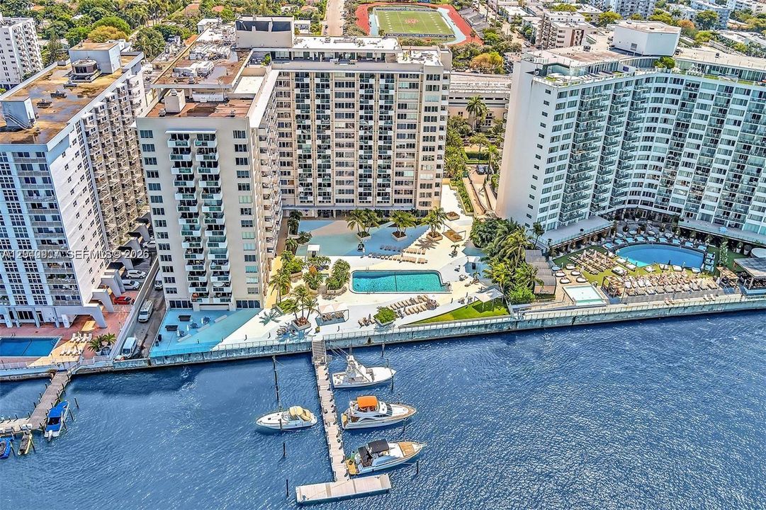 For Rent: $4,000 (1 beds, 1 baths, 837 Square Feet)