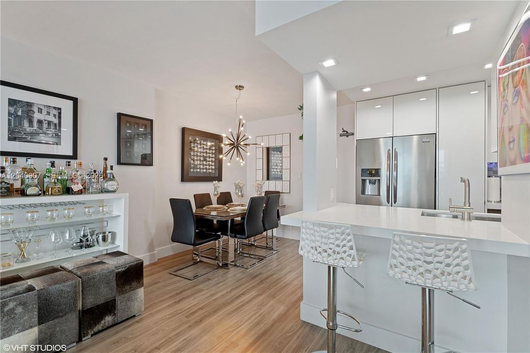 For Rent: $4,000 (1 beds, 1 baths, 837 Square Feet)