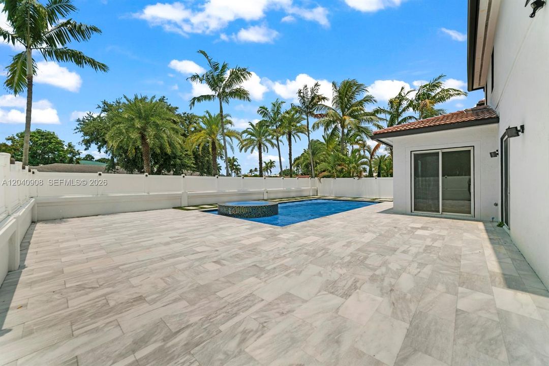 For Sale: $1,350,000 (3 beds, 2 baths, 2568 Square Feet)