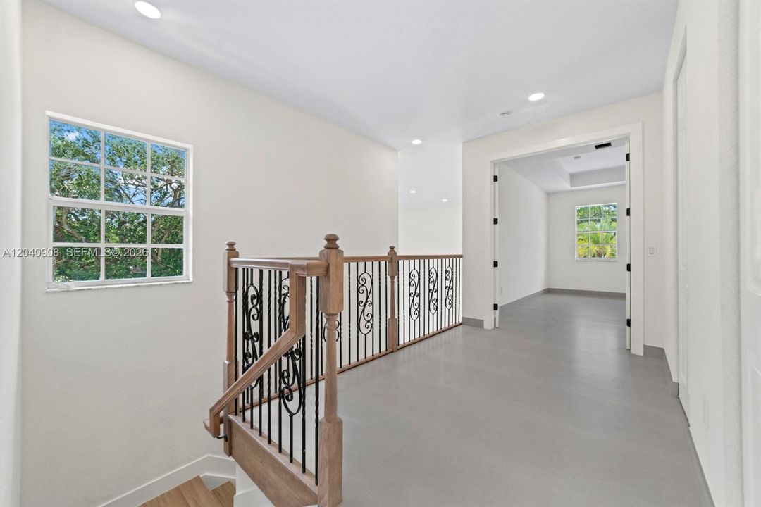 For Sale: $1,350,000 (3 beds, 2 baths, 2568 Square Feet)