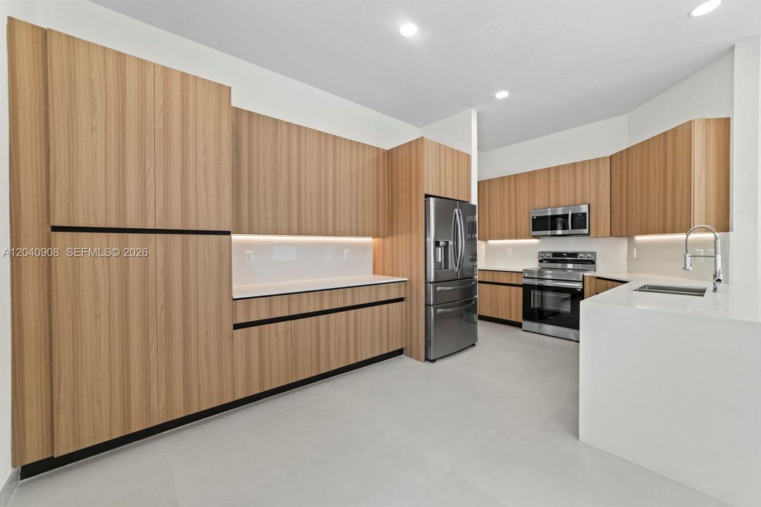 For Sale: $1,350,000 (3 beds, 2 baths, 2568 Square Feet)