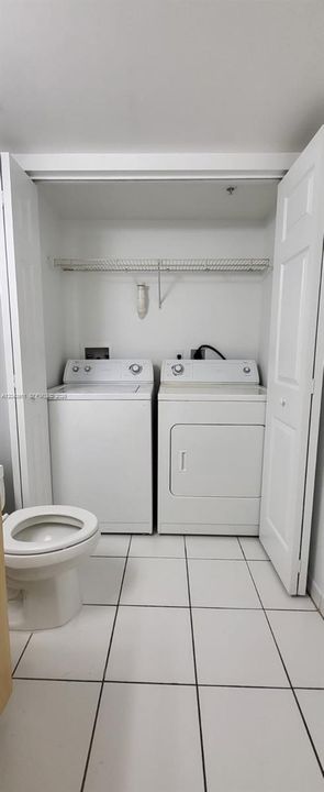 For Sale: $318,000 (1 beds, 1 baths, 859 Square Feet)